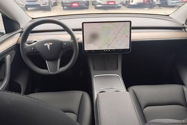 Used Tesla Model Y 2021 Standard Range Rear-Wheel Drive Version Center Console