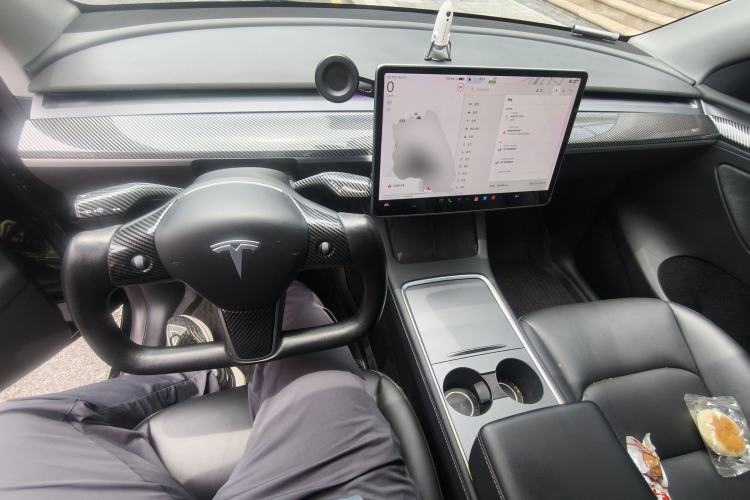 Used Tesla Model Y 2021 Standard Range Rear-Wheel Drive Version Center Console