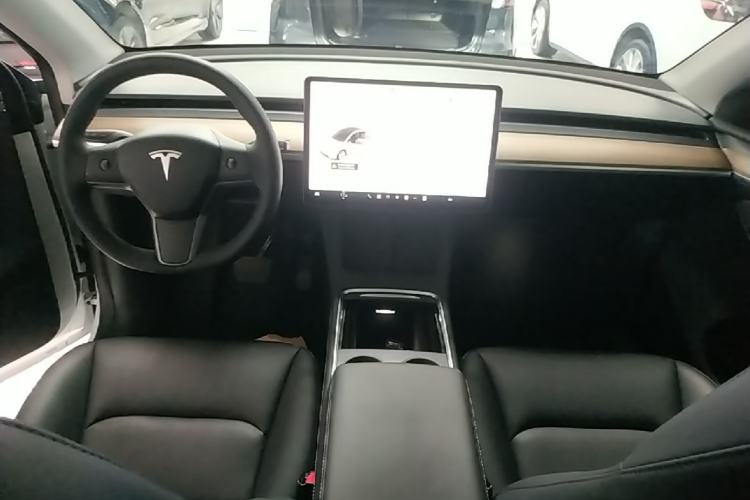 Used Tesla Model Y 2021 Long-Range All-Wheel-Drive Version Center Console