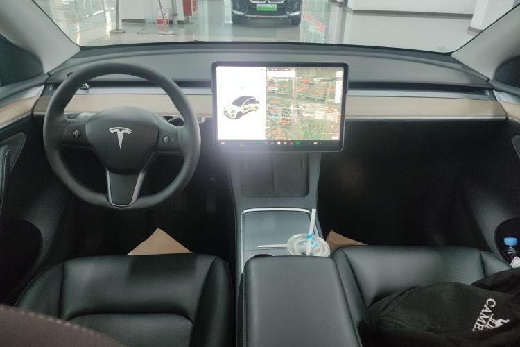 Used Tesla Model Y 2021 Standard Range Rear-Wheel Drive Version Center Console