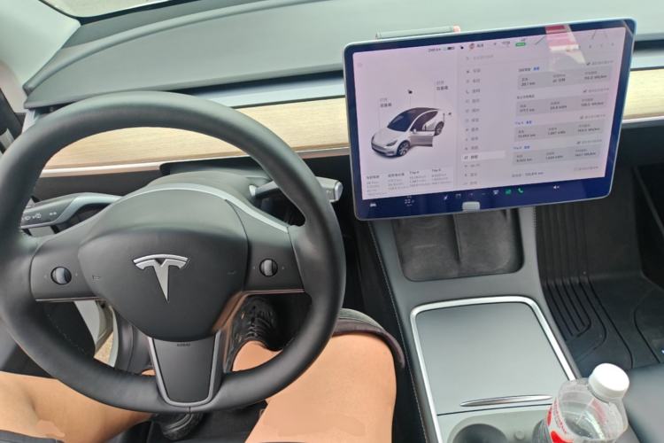 Used Tesla Model Y 2021 Long-Range All-Wheel-Drive Version 3D7 Center Console