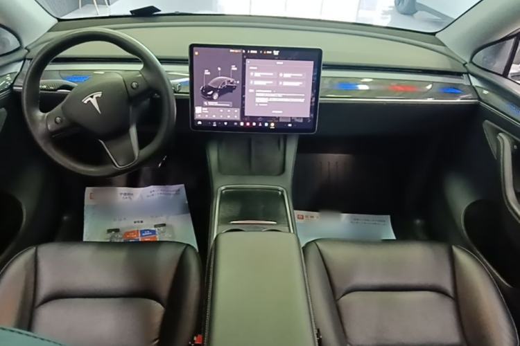 Used Tesla Model Y 2021 Standard Range Rear-Wheel Drive Version Center Console