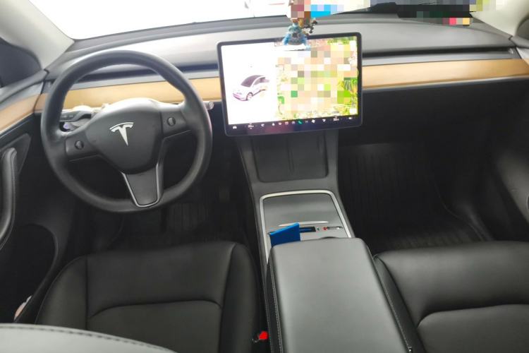 Used Tesla Model Y 2021 Standard Range Rear-Wheel Drive Version Center Console