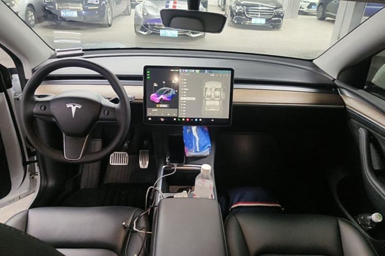 Used Tesla Model Y 2021 Long-Range All-Wheel-Drive Version Center Console