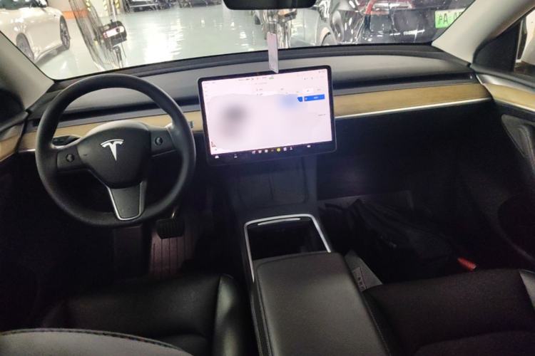 Used Tesla Model Y 2021 Standard Range Rear-Wheel Drive Version Center Console