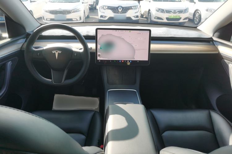 Used Tesla Model Y 2021 Standard Range Rear-Wheel Drive Version Center Console