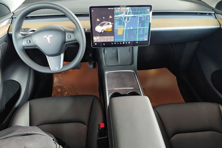 Used Tesla Model Y 2021 Standard Range Rear-Wheel Drive Version Center Console