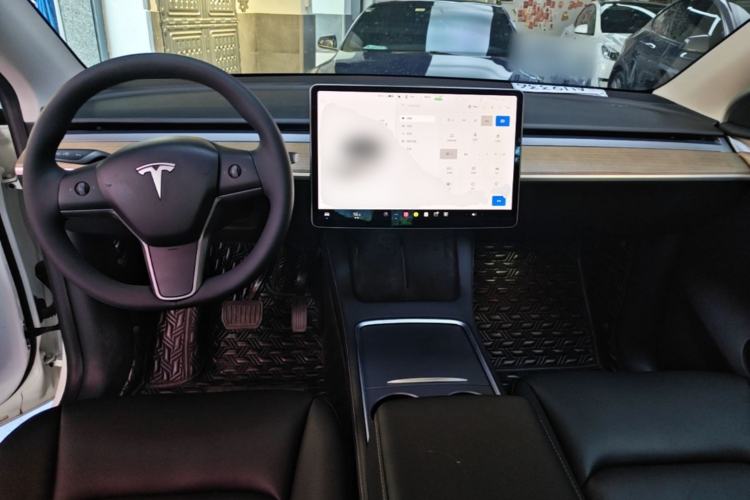 Used Tesla Model Y 2021 Standard Range Rear-Wheel Drive Version Center Console