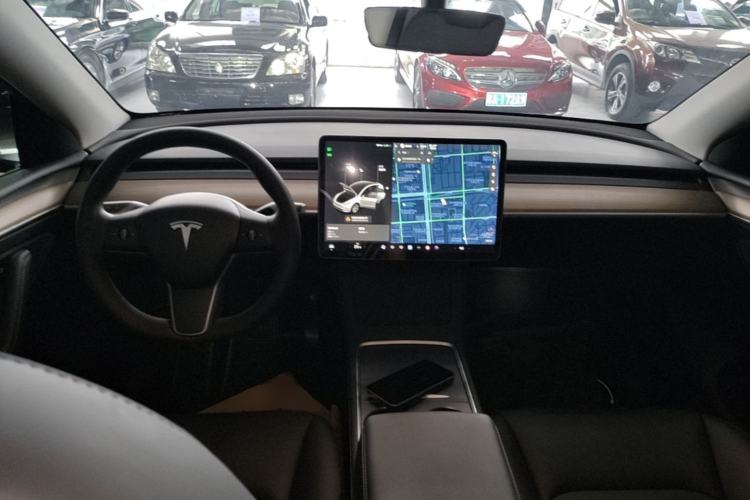 Used Tesla Model Y 2021 Long-Range All-Wheel-Drive Version 3D7 Center Console