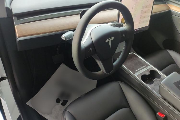 Used Tesla Model Y 2021 Long-Range All-Wheel-Drive Version Center Console