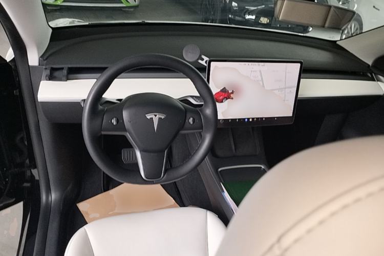 Used Tesla Model Y 2021 Standard Range Rear-Wheel Drive Version Center Console