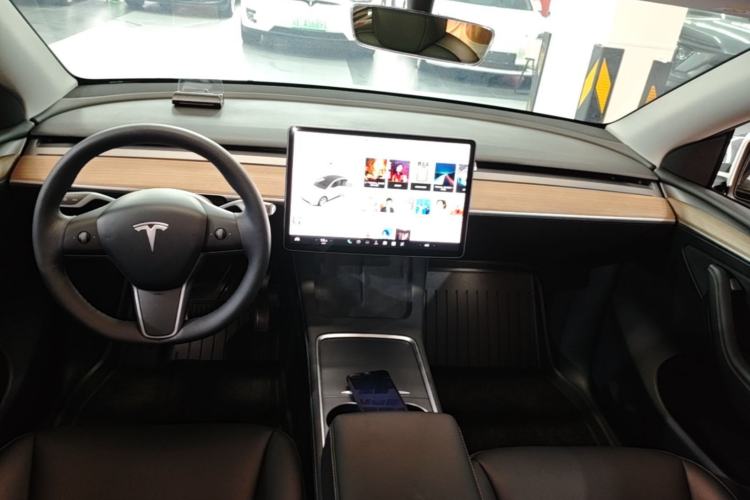 Used Tesla Model Y 2021 Long-Range All-Wheel-Drive Version 3D7 Center Console