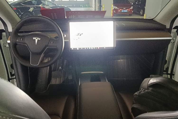 Used Tesla Model Y 2021 Standard Range Rear-Wheel Drive Version Center Console