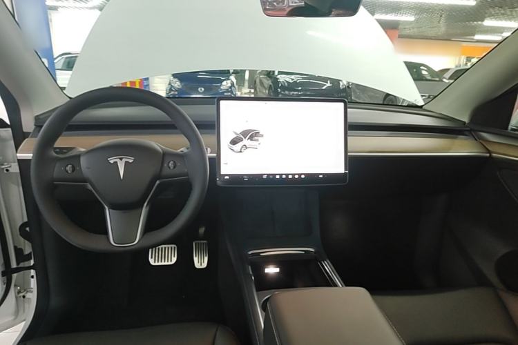 Used Tesla Model Y 2021 Long-Range All-Wheel-Drive Version Center Console