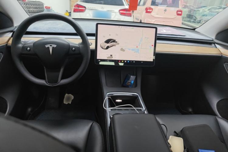 Used Tesla Model Y 2021 Long-Range All-Wheel-Drive Version Center Console
