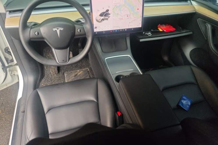 Used Tesla Model Y 2021 Standard Range Rear-Wheel Drive Version Center Console