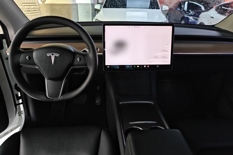 Used Tesla Model Y 2021 Long-Range All-Wheel-Drive Version Center Console