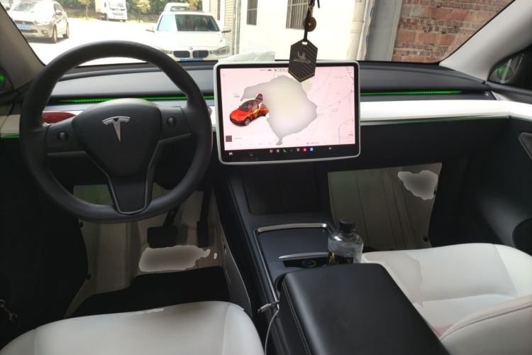 Used Tesla Model Y 2021 Standard Range Rear-Wheel Drive Version Center Console
