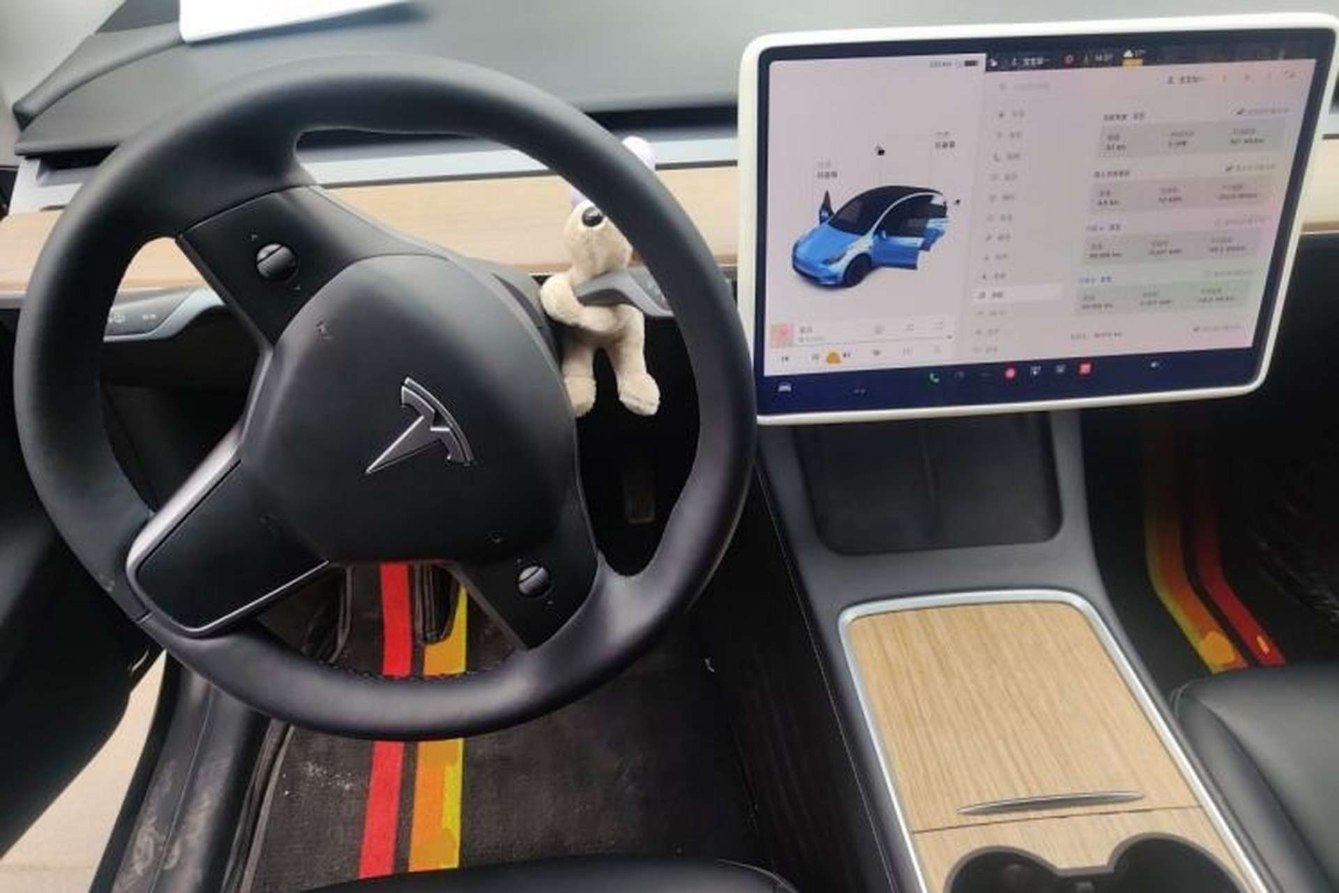 Used Tesla Model Y 2021 Standard Range Rear-Wheel Drive Version Center Console