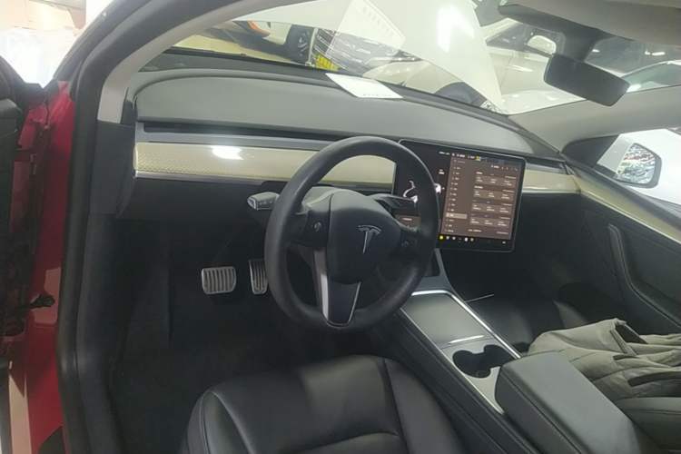 Used Tesla Model Y 2021 Long-Range All-Wheel-Drive Version Center Console