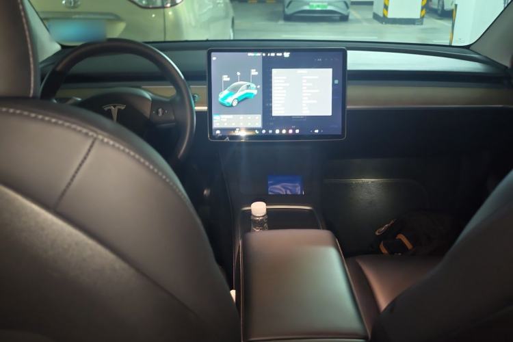 Used Tesla Model Y 2021 Standard Range Rear-Wheel Drive Version Center Console
