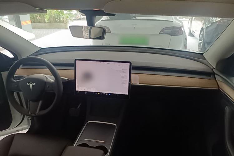 Used Tesla Model Y 2021 Long-Range All-Wheel-Drive Version Center Console
