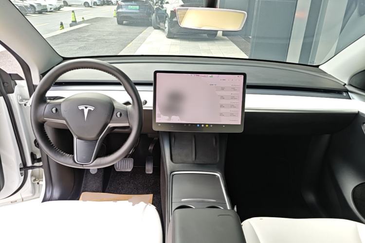 Used Tesla Model Y 2021 Long-Range All-Wheel-Drive Version Center Console