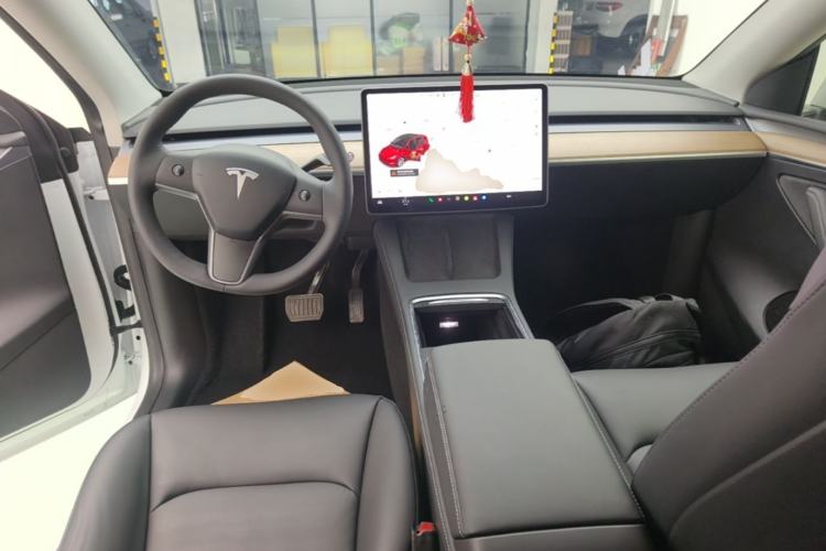 Used Tesla Model Y 2021 Long-Range All-Wheel-Drive Version 3D7 Center Console