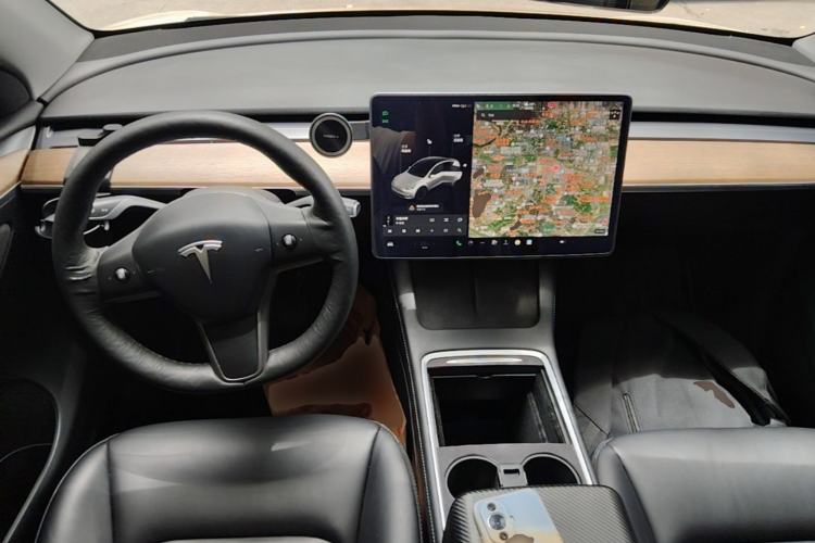 Used Tesla Model Y 2021 Long-Range All-Wheel-Drive Version Center Console