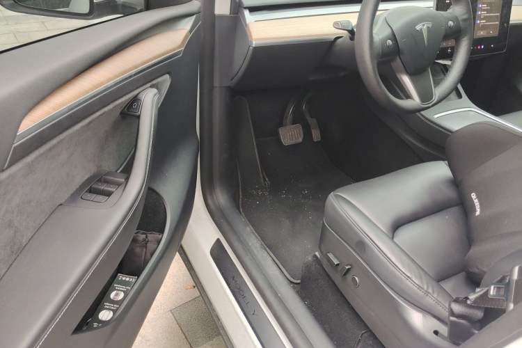 Used Tesla Model Y 2021 Long-Range All-Wheel-Drive Version Driver Seat