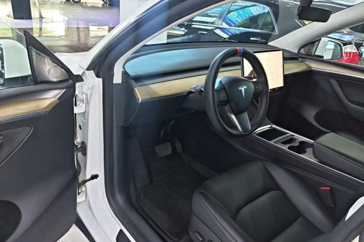 Used Tesla Model Y 2021 Long-Range All-Wheel-Drive Version Driver Seat
