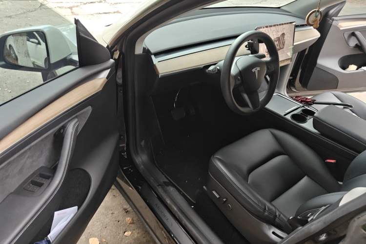 Used Tesla Model Y 2021 Long-Range All-Wheel-Drive Version Driver Seat