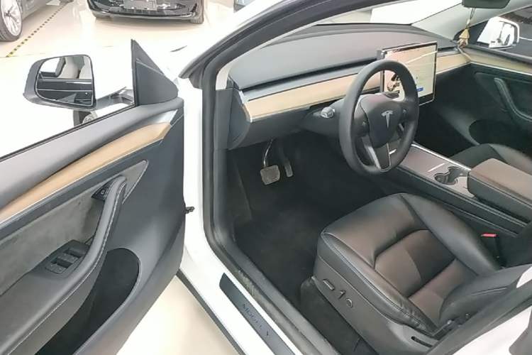 Used Tesla Model Y 2021 Standard Range Rear-Wheel Drive Version Driver Seat