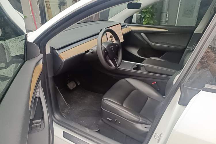 Used Tesla Model Y 2021 Long-Range All-Wheel-Drive Version Driver Seat