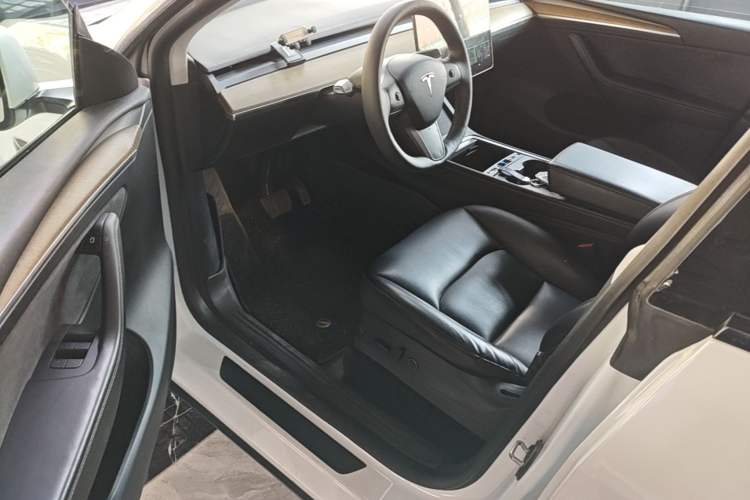 Used Tesla Model Y 2021 Long-Range All-Wheel-Drive Version 3D7 Driver Seat