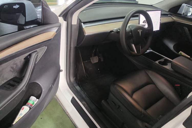 Used Tesla Model Y 2021 Long-Range All-Wheel-Drive Version 3D7 Driver Seat