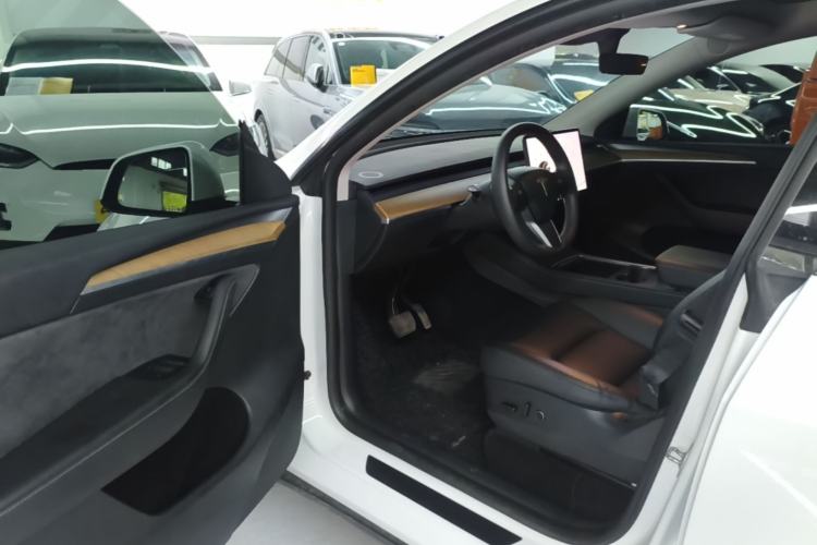 Used Tesla Model Y 2021 Long-Range All-Wheel-Drive Version Driver Seat