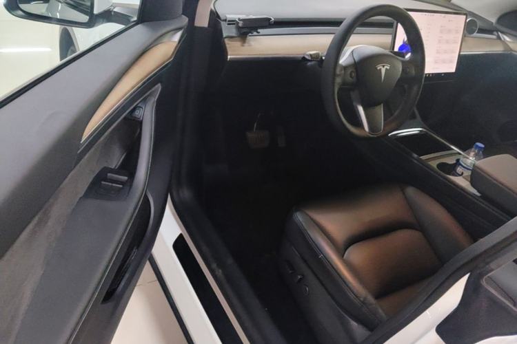 Used Tesla Model Y 2021 Long-Range All-Wheel-Drive Version Driver Seat