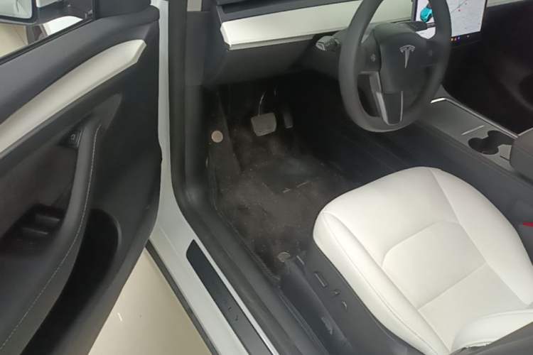 Used Tesla Model Y 2021 Long-Range All-Wheel-Drive Version 3D7 Driver Seat
