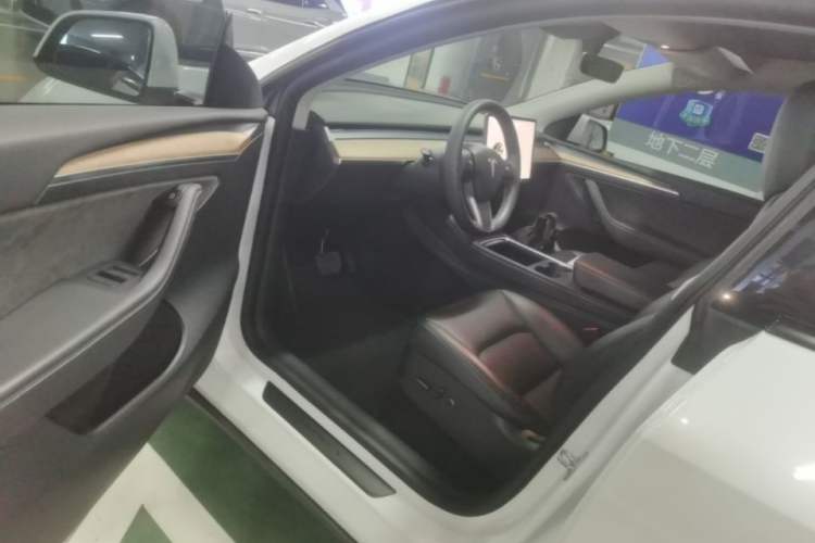 Used Tesla Model Y 2021 Long-Range All-Wheel-Drive Version Driver Seat