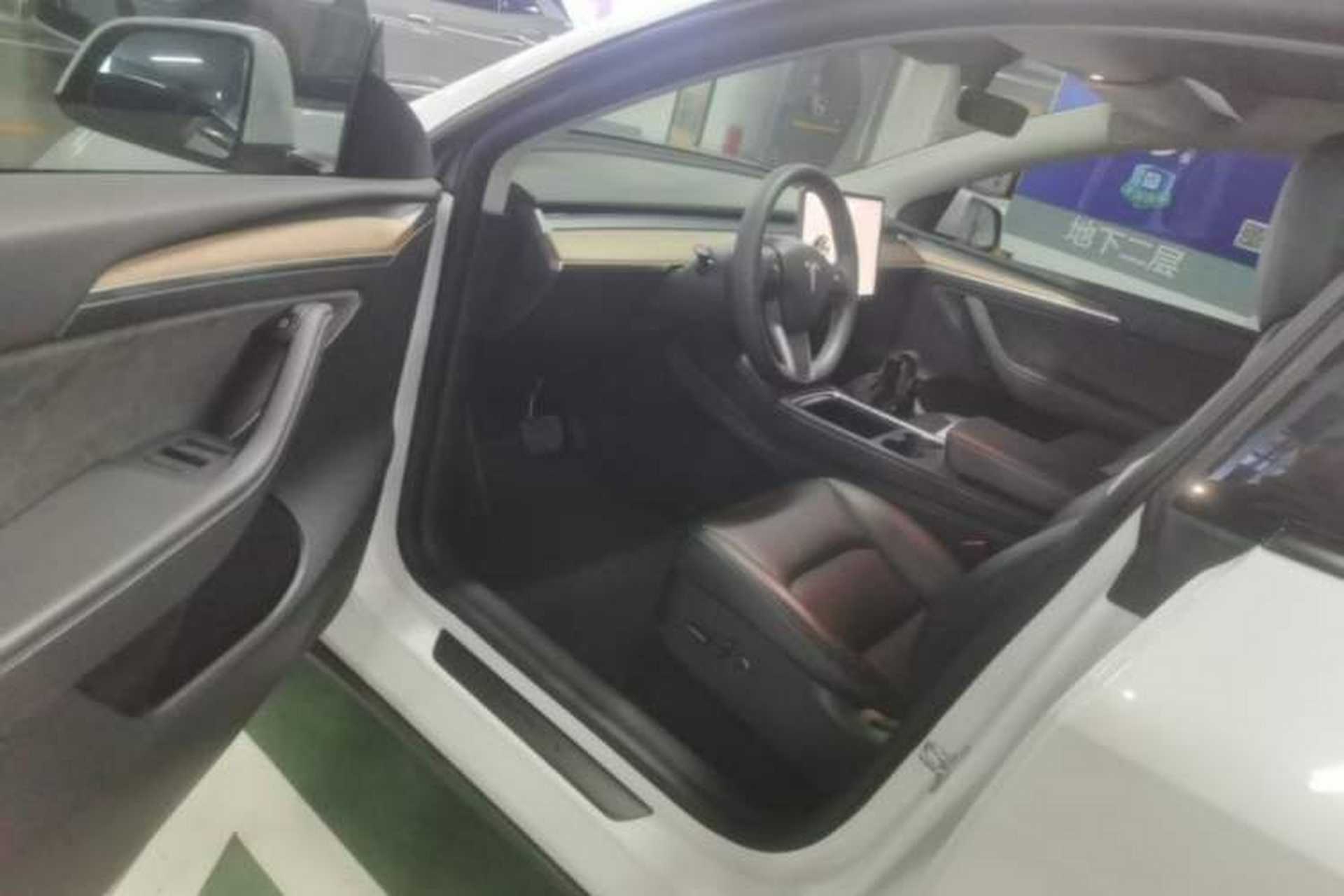 Used Tesla Model Y 2021 Long-Range All-Wheel-Drive Version Driver Seat