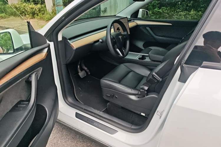 Used Tesla Model Y 2021 Standard Range Rear-Wheel Drive Version Driver Seat