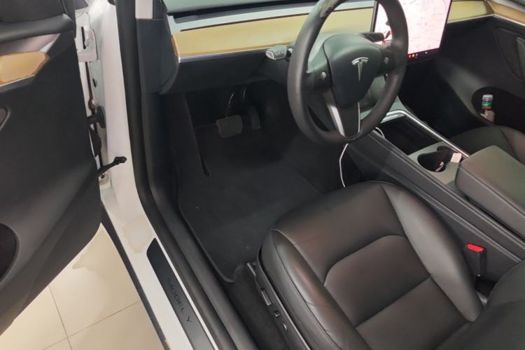Used Tesla Model Y 2021 Long-Range All-Wheel-Drive Version Driver Seat