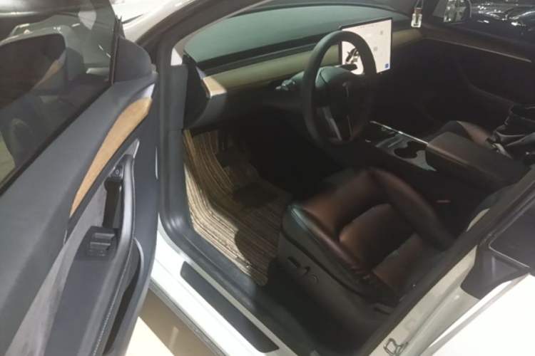 Used Tesla Model Y 2021 Standard Range Rear-Wheel Drive Version Driver Seat