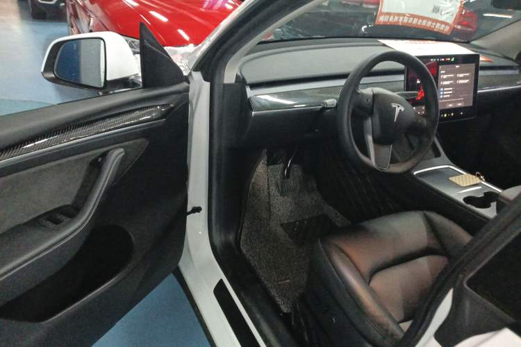 Used Tesla Model Y 2021 Long-Range All-Wheel-Drive Version Driver Seat