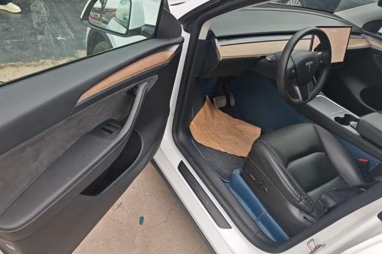Used Tesla Model Y 2021 Long-Range All-Wheel-Drive Version Driver Seat