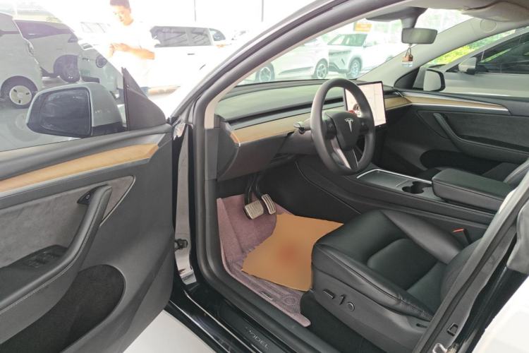 Used Tesla Model Y 2021 Long-Range All-Wheel-Drive Version Driver Seat