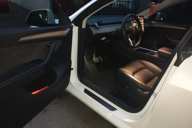 Used Tesla Model Y 2021 Long-Range All-Wheel-Drive Version Driver Seat