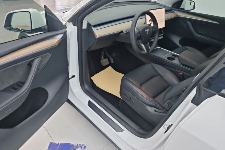 Used Tesla Model Y 2021 Long-Range All-Wheel-Drive Version Driver Seat