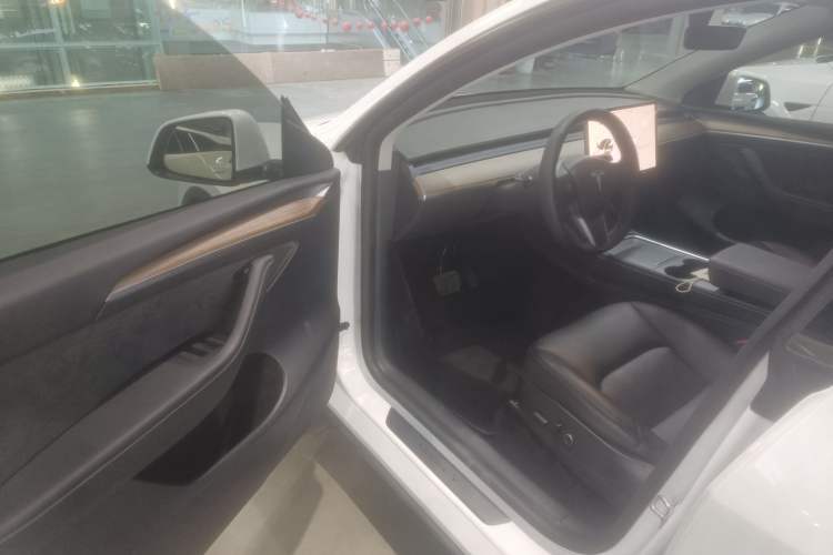 Used Tesla Model Y 2021 Standard Range Rear-Wheel Drive Version Driver Seat